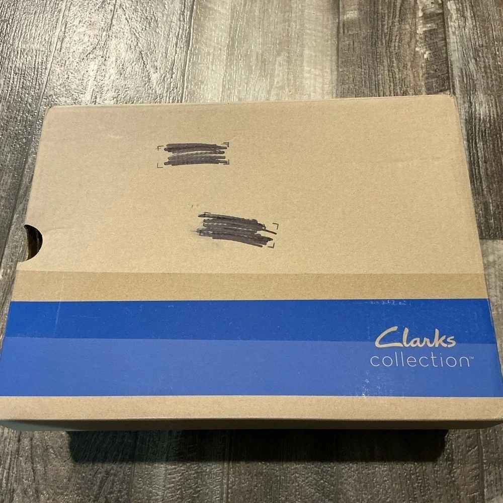 Clark’s Men's Tan Suede Desert Boots Size 7.5